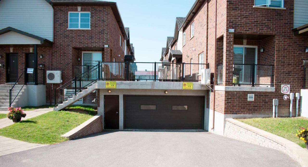 Luxury Two Story Villa Unit A 라발 외부 사진